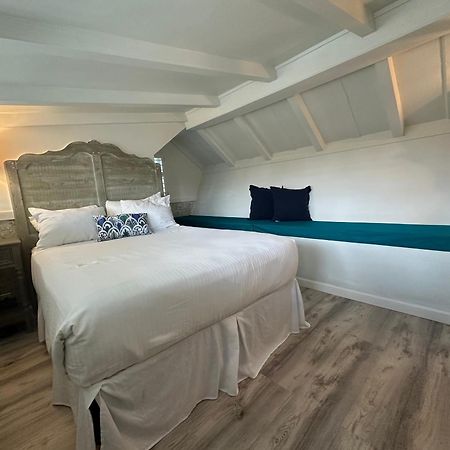Carmel Green Lantern Inn Bagian luar foto