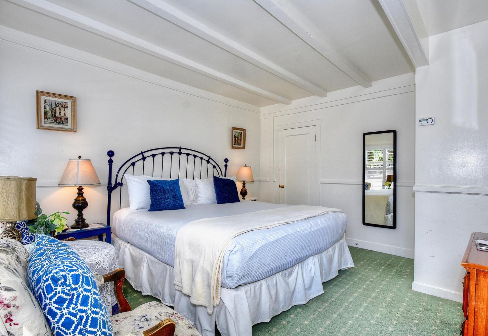 Carmel Green Lantern Inn Bagian luar foto
