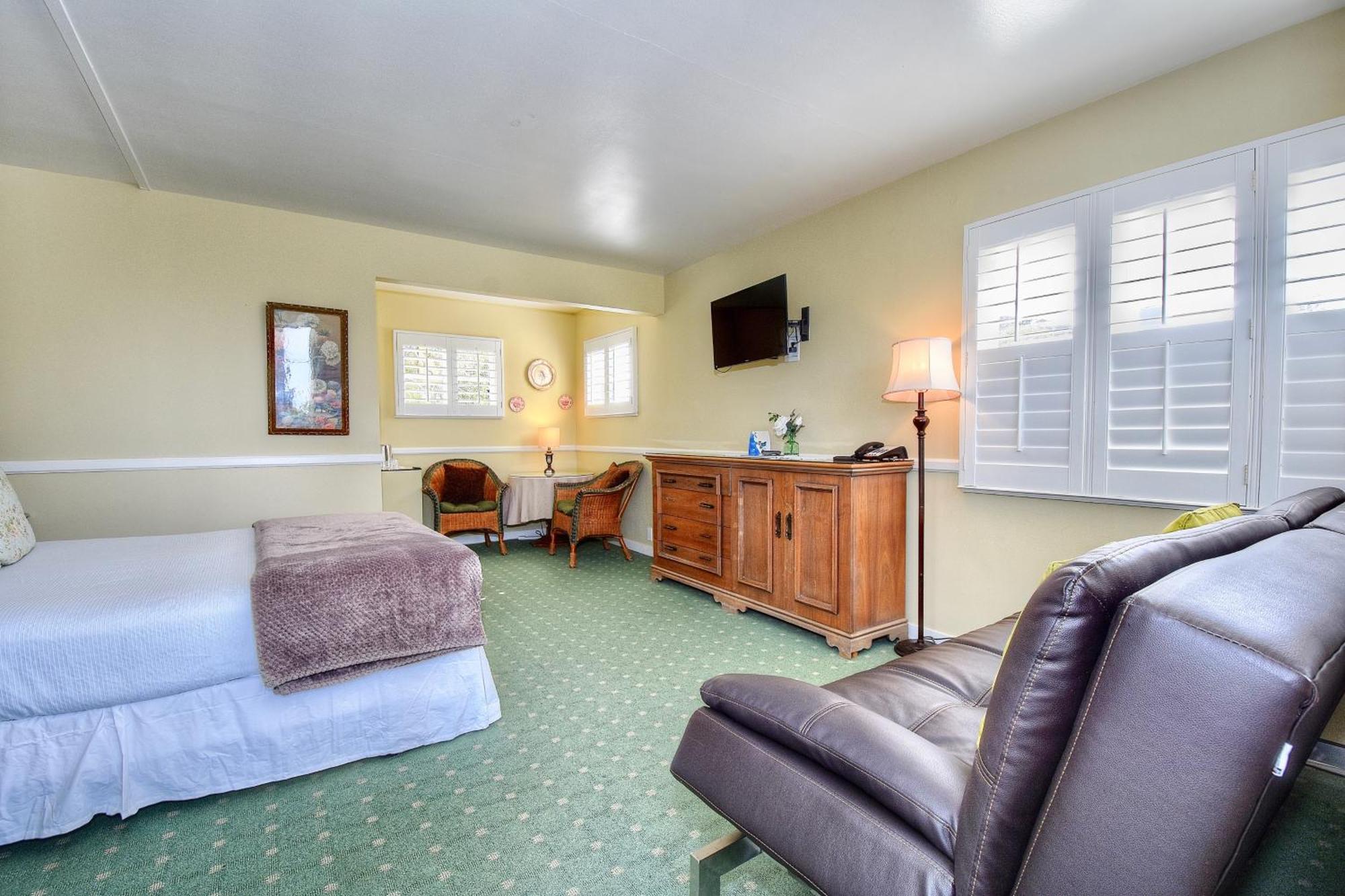 Carmel Green Lantern Inn Bagian luar foto