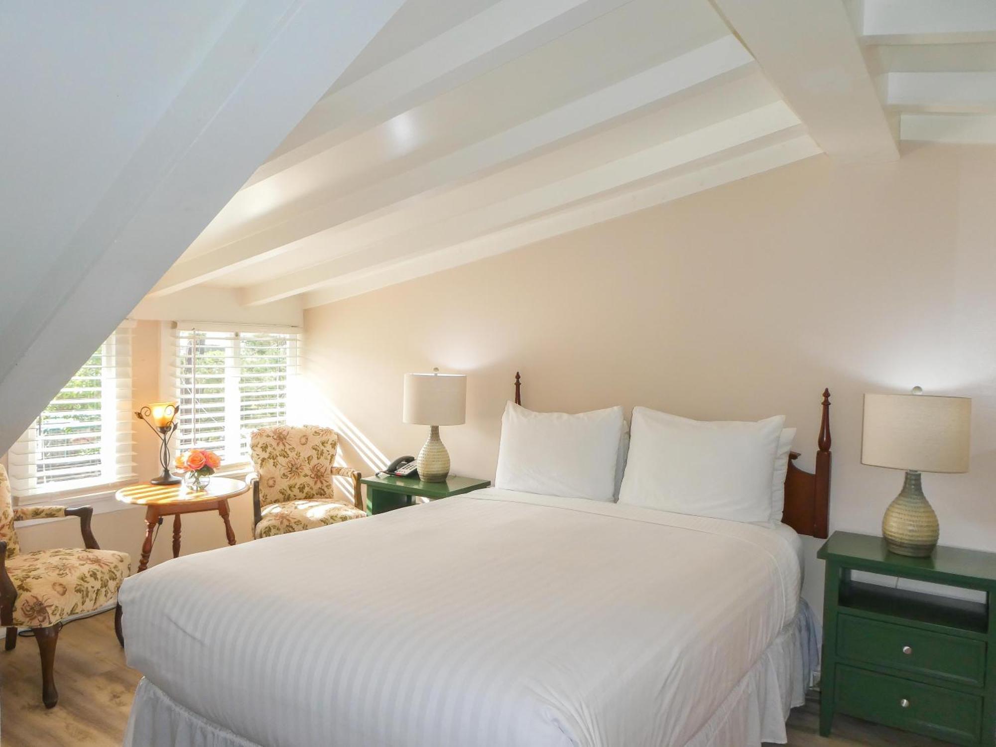 Carmel Green Lantern Inn Bagian luar foto