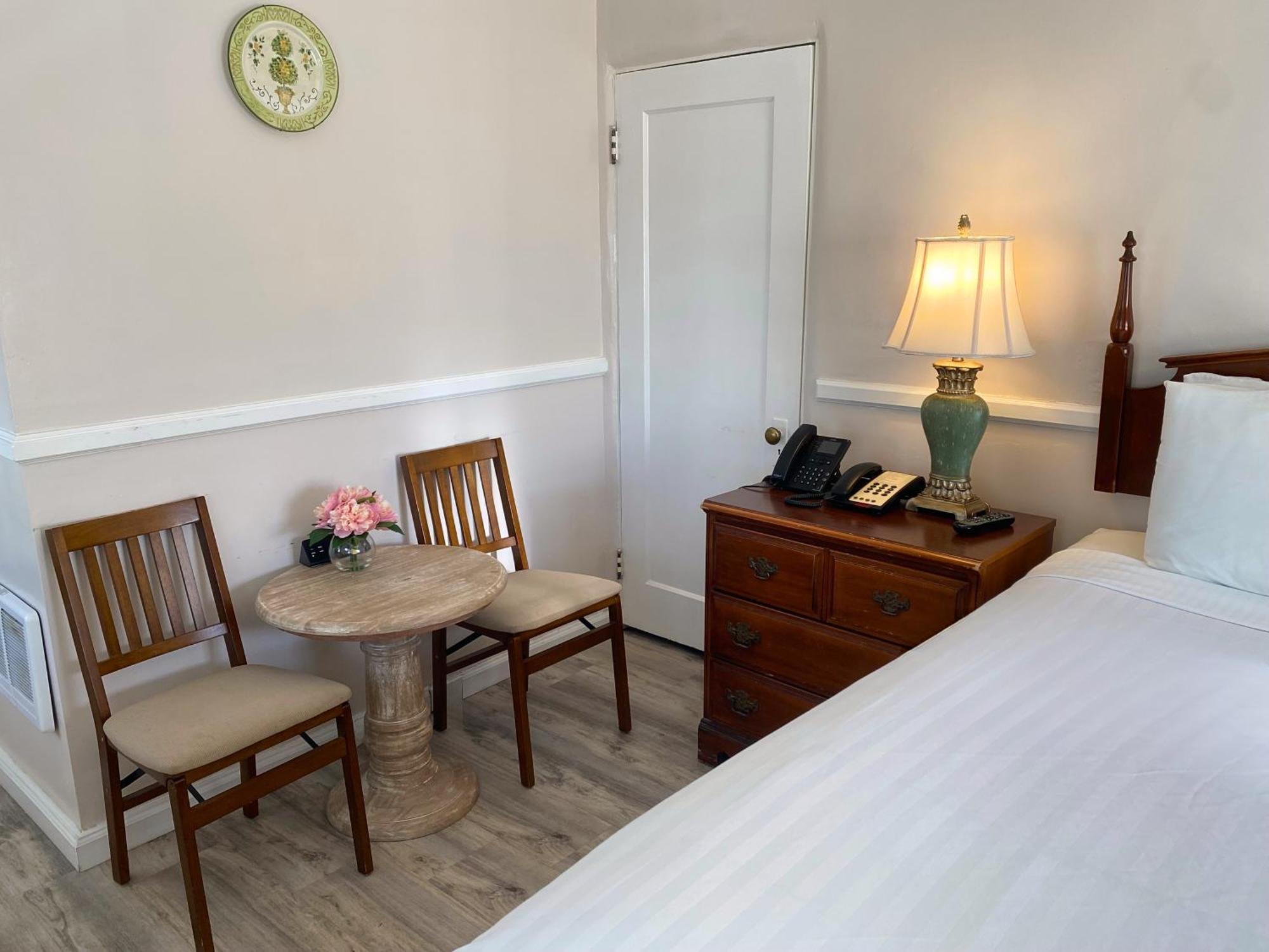 Carmel Green Lantern Inn Bagian luar foto
