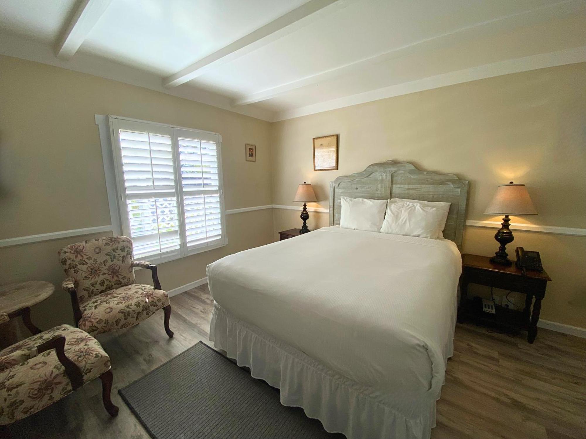 Carmel Green Lantern Inn Bagian luar foto