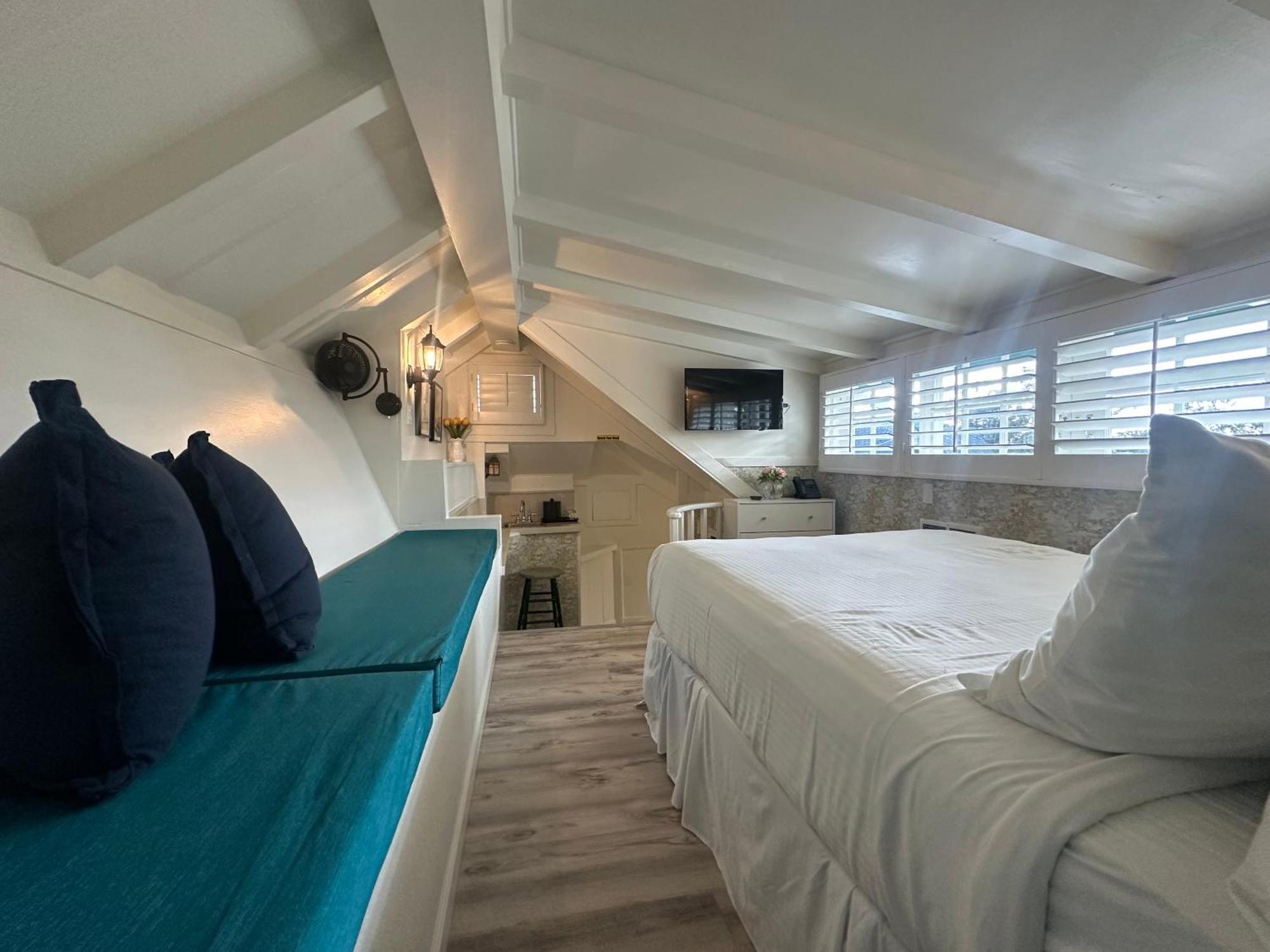 Carmel Green Lantern Inn Bagian luar foto