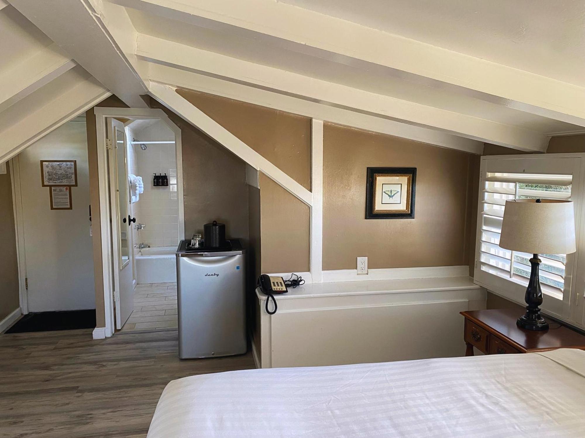 Carmel Green Lantern Inn Bagian luar foto