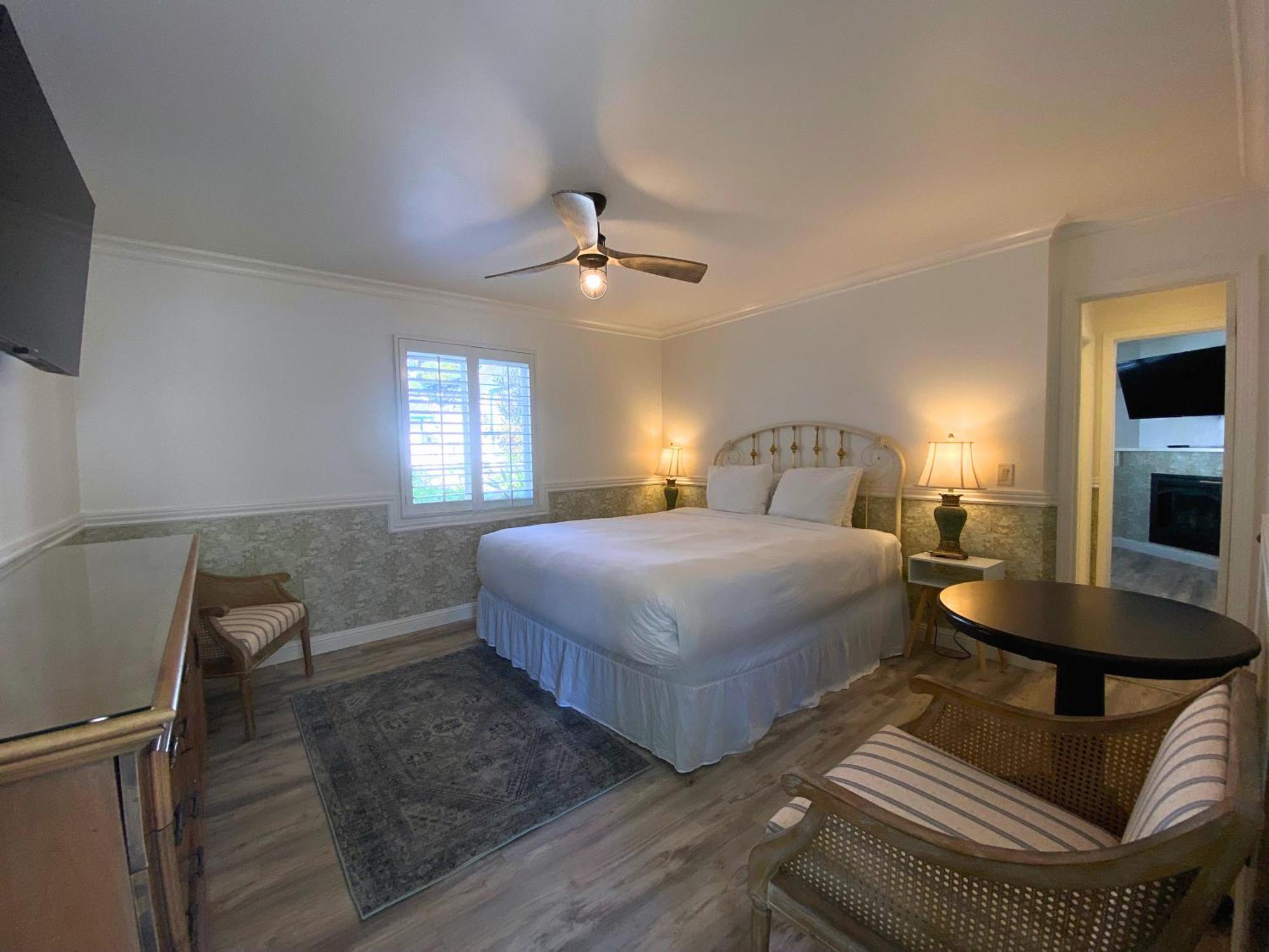 Carmel Green Lantern Inn Bagian luar foto