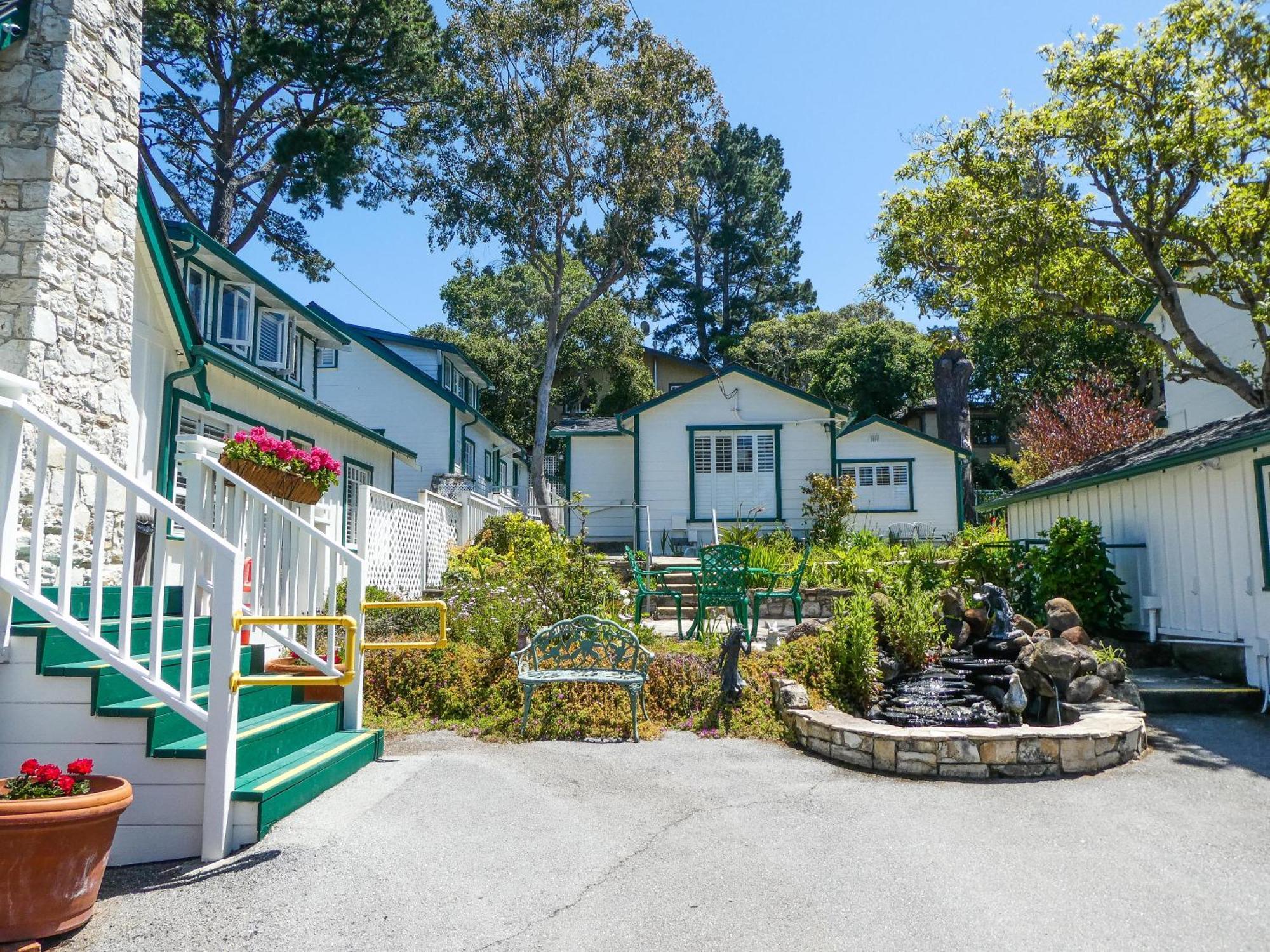 Carmel Green Lantern Inn Bagian luar foto