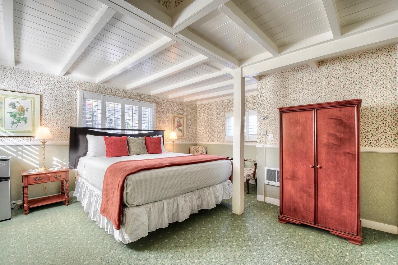 Carmel Green Lantern Inn Bagian luar foto