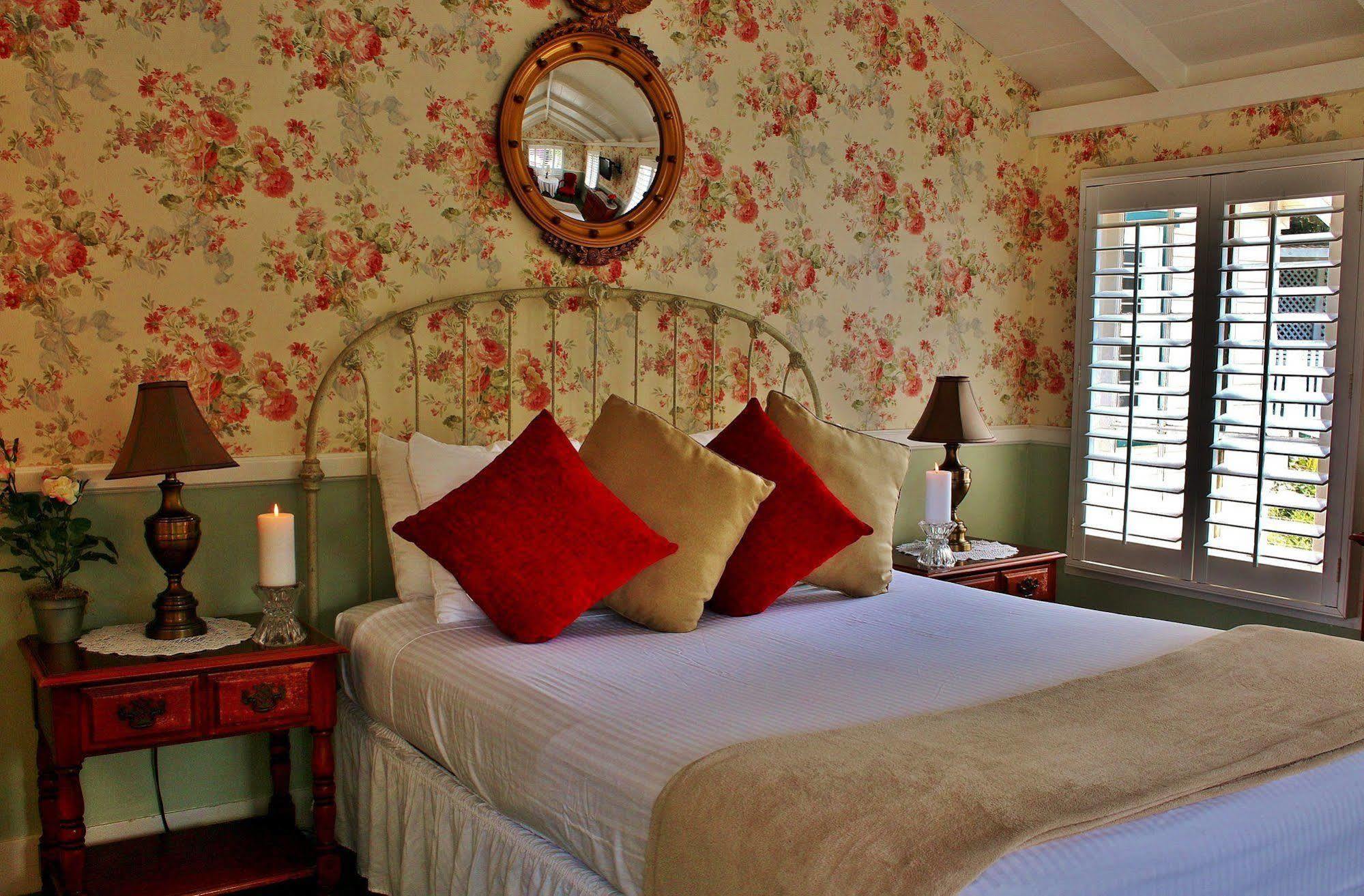 Carmel Green Lantern Inn Bagian luar foto